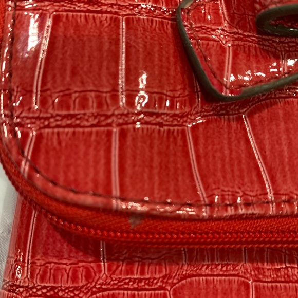 ☀️ CLEARANCE: Guess Lulin wristlet - Picture 5 of 8